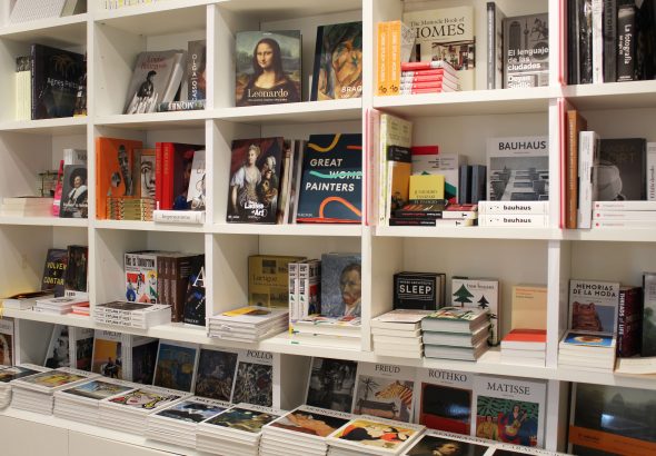 LIBRERÍA TIENDA THYSSEN